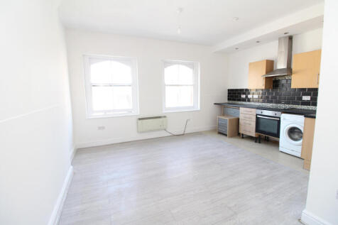 Studio flat on High Street, Bromley, BR1, £1,100/mo