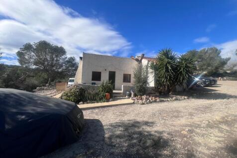 Country Property/Finca in Torremendo