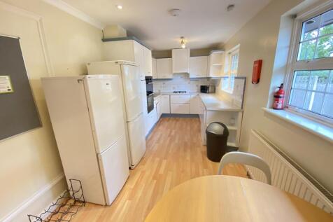 2 Park Drive, Leamington Spa photo 4