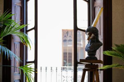 duplex-apartment-in-a-historic-old-town-buildin...