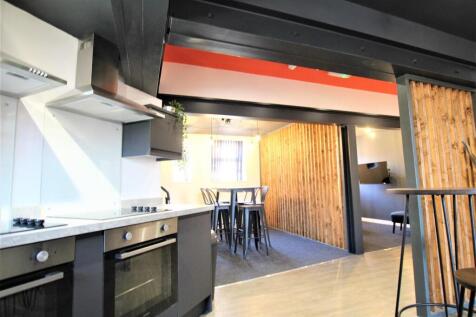 flat 1 kitchen4.JPG