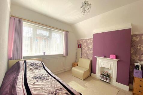 12 Little Common Road - Bed2.jpg