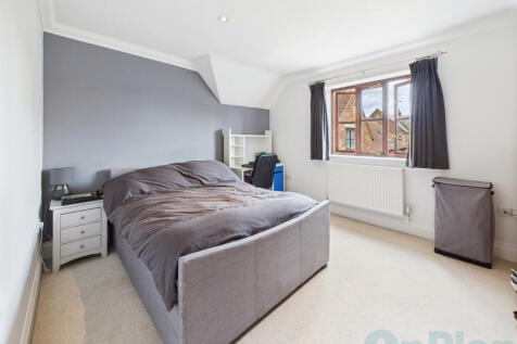 CAM04024G0-PR0032-STILL017