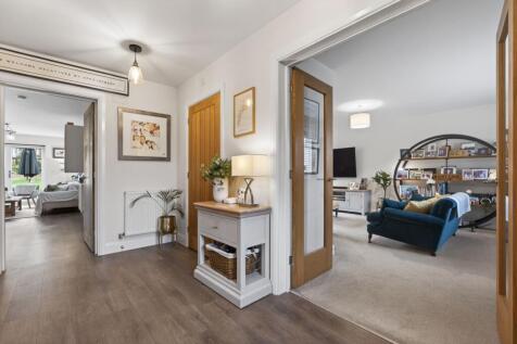 Entrance Hall to sitting room