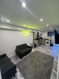 2-bed house on Albert Street, Loughborough, £1,083/mo
