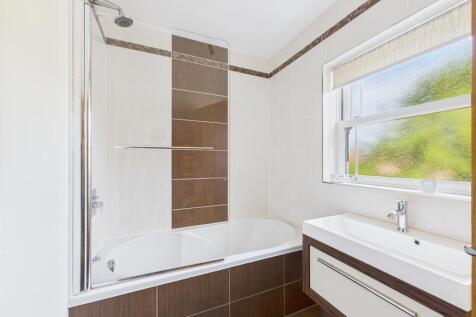 Bedroom 5 Ensuite/Family Bathroom