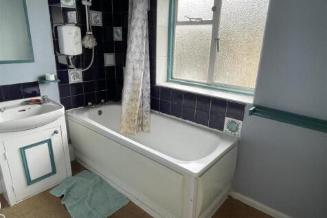 Bathroom.JPG