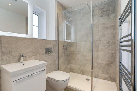 ensuite to bedroo...