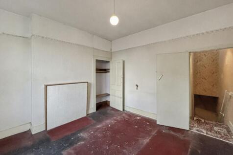 16A Byton Rd, Tooting, London SW17 9HE