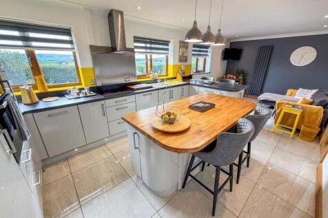 Kitchen/Dining room/ Family Room