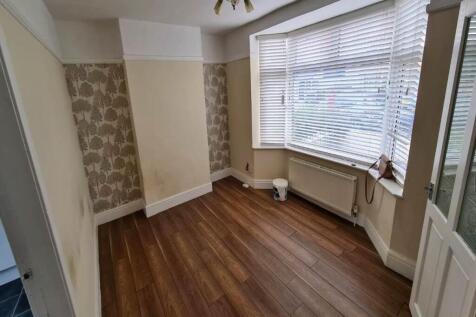 74 Nibley Road Lounge.jpg