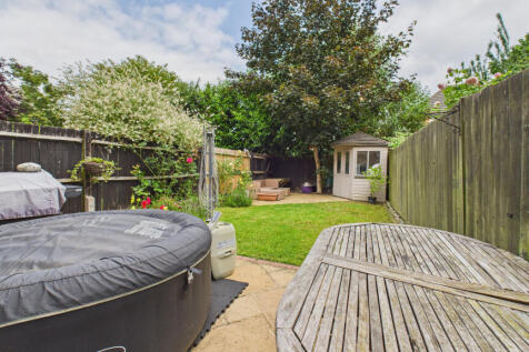 CAM04968G0-PR0050-STILL010