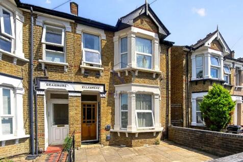 THREE BEDROOM TWO BATHROOM END OF TERRACE HOUSE I
