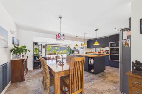 Kitchen/ Dining &amp; Living Space