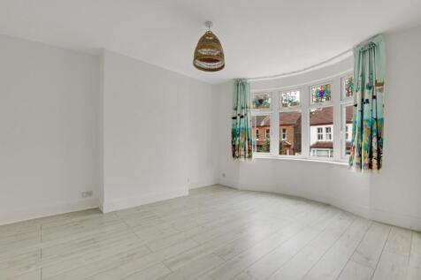 14-9a59JHPropWpen - 3 Warwick Road - 28.jpg