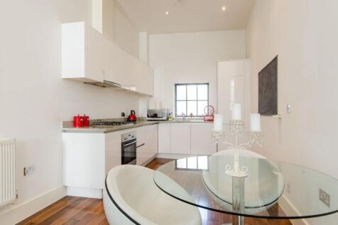 2-bed flat on Sly Street, Tower Hamlets, London, E1, £2,774/mo