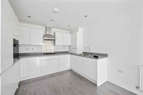 Lyndhurst House 8 KITCHEN.jpeg