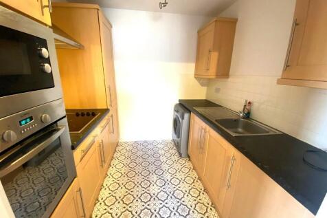 FITTED KITCHEN