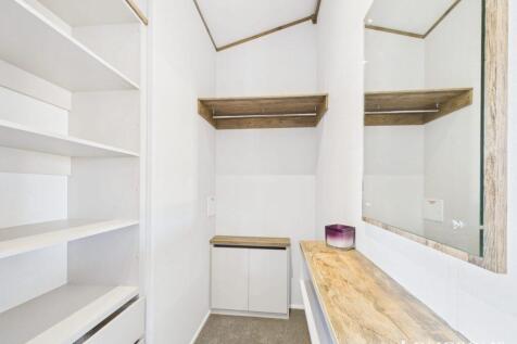 Cam02173g0 Pr0274 Still050