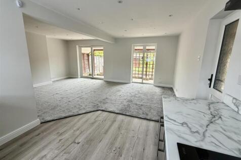 open plan living/dining/kitchen