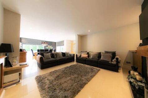 Living and dining space