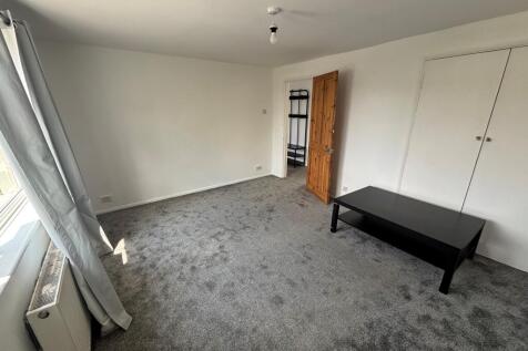 Front Lane, Upminster, RM14 photo 4
