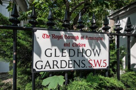 Gledhow Gardens Street Sign-1.jpg