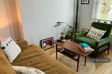 Bright, Welcoming Living And Dining Space