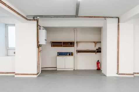 Universal Hse B002W - Low Res 7.jpg