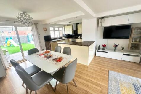 Open Plan Styled Living/ Dining/ Kitchen Area's