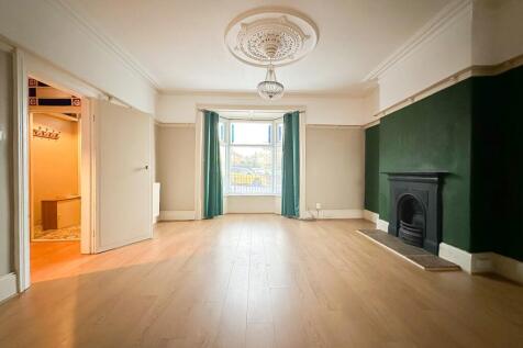 Westfield EweMove Loftus-3