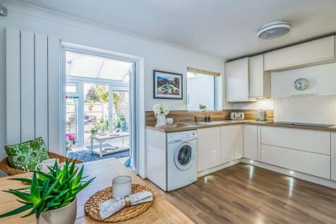 52 Warblington Street, Portsmouth-Small-PorticoMar