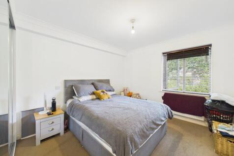 Gresham Court, 72 Portsmouth Road, Camberley, Surrey, GU15 photo 4