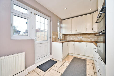 Ivyhouse Road, Becontree, Dagenham, Essex, RM9 photo 4
