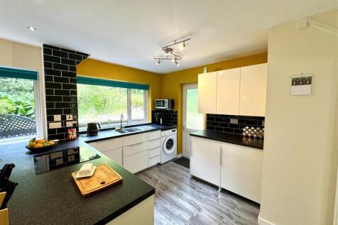 OPEN PLAN KITCHEN/DINING ROOM