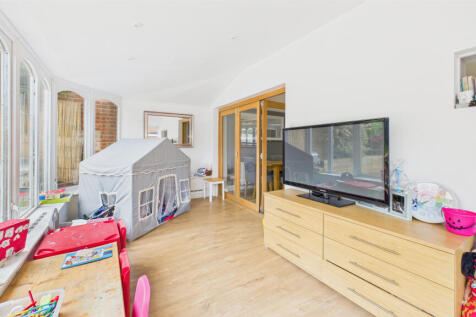 CAM04968G0-PR0044-STILL011