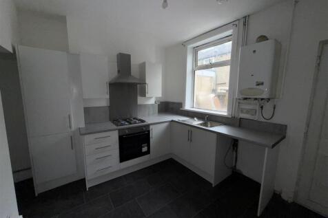 84 Leyland Road Burnley photo 5