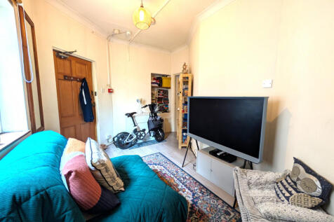 Lounge / Bedroom