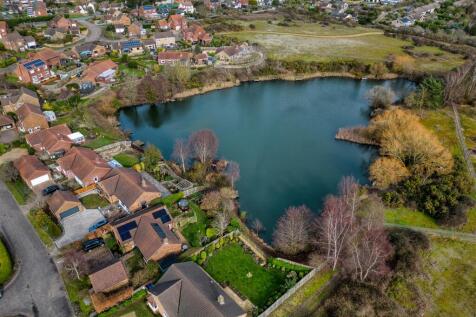 25 Lakeside Park Drive Reydon Southwold IP18 6YB (