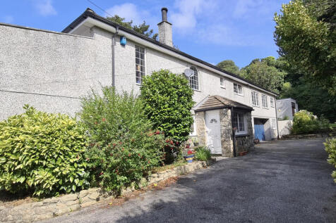 4 Bedroom Detached House with 2 Bedroom Self-cont