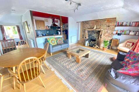 Open plan sitting ro
