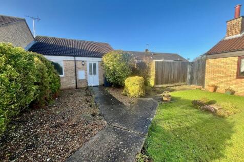 2-bed semi-detached on The Leys, Sawtry, PE28, £900/mo