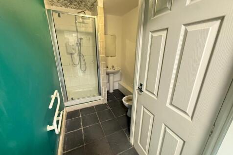 18 Luxaa Apartment Bathroom