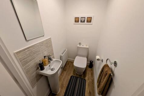 15 Crossman Way downstairs cloakroom.jpg