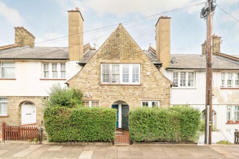 2-bed terraced on Cowick Road, London, £2,400/mo
