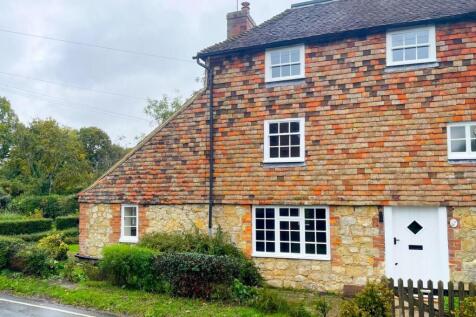 3-bed house on Pluckley Road, Bethersden, Ashford TN26 3DD, £1,375/mo