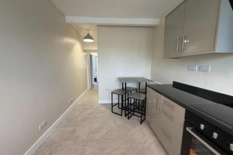 Lovat Drive, Northampton photo 4