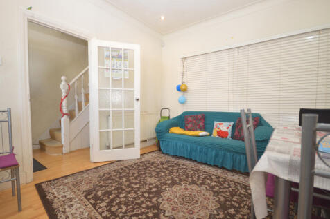 Henry Road, East Ham, E6 3AH photo 3