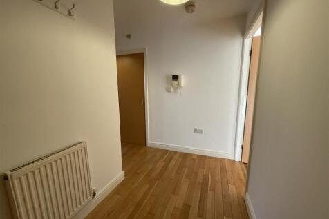 Entrance hall to apartment