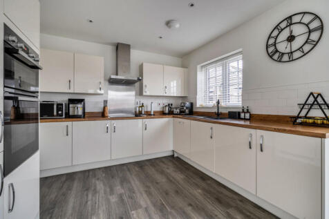 1373596-17-690c8e...